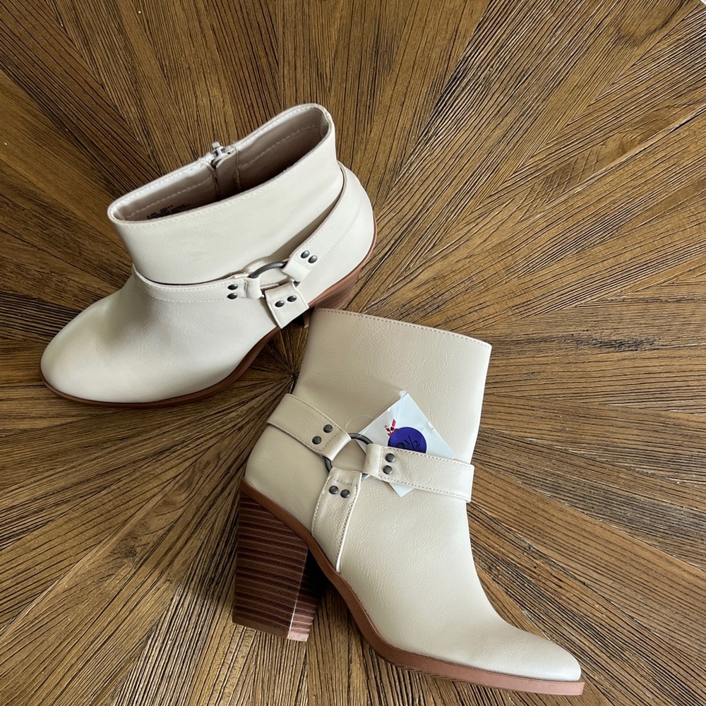 Esprit Cream Ankle Boots